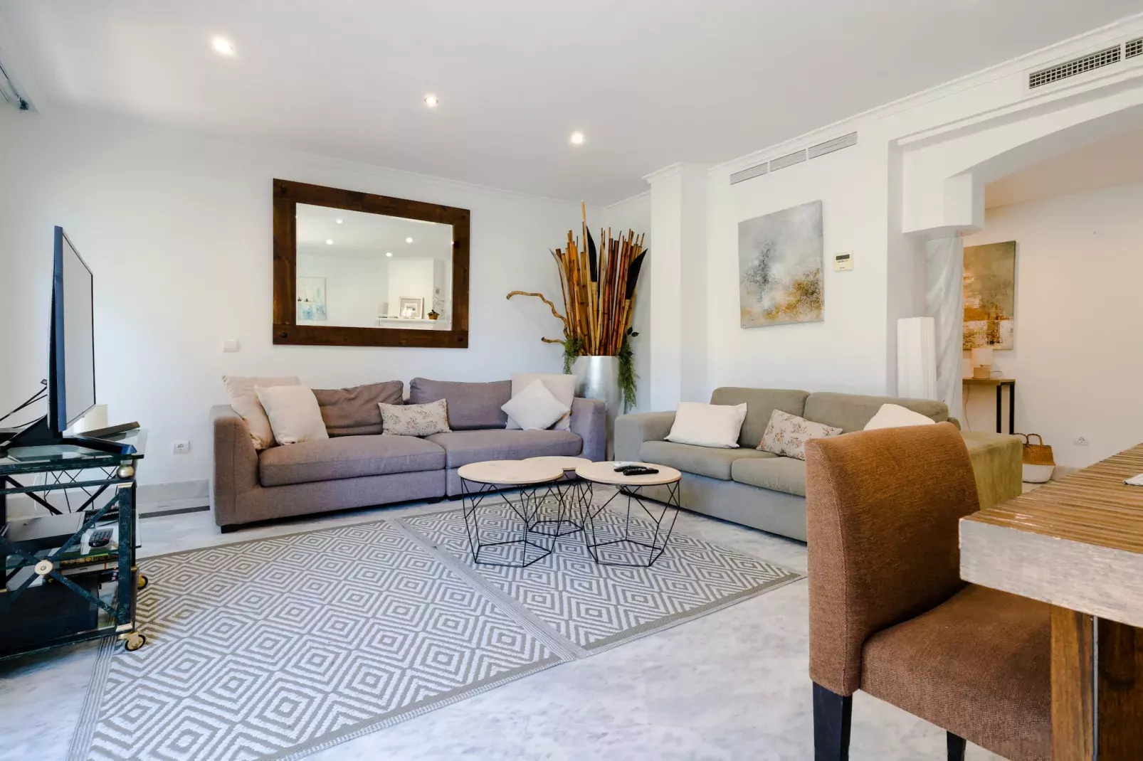 White Pearl beach Elviria H1-Living room
