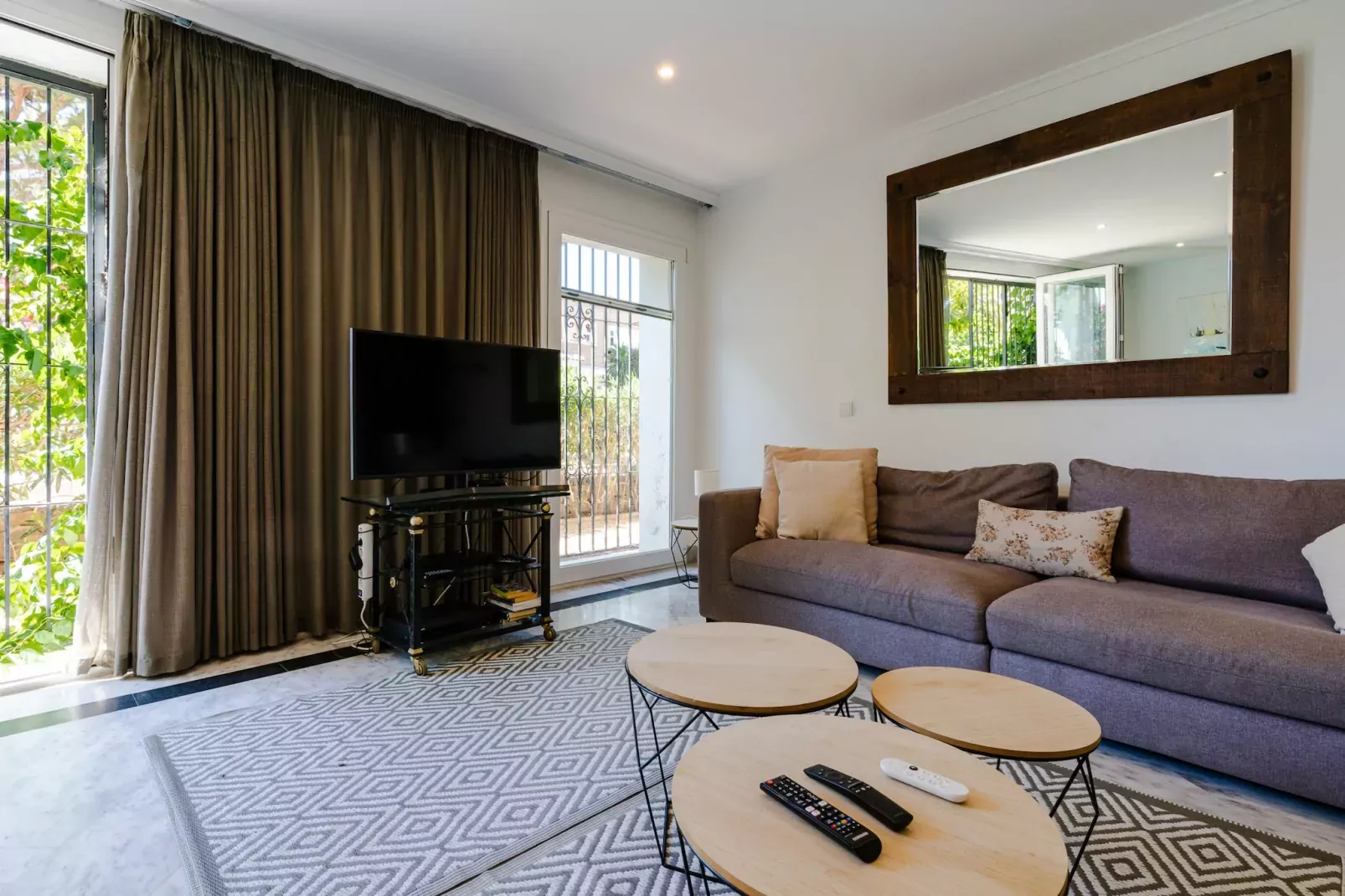 White Pearl beach Elviria H1-Living room