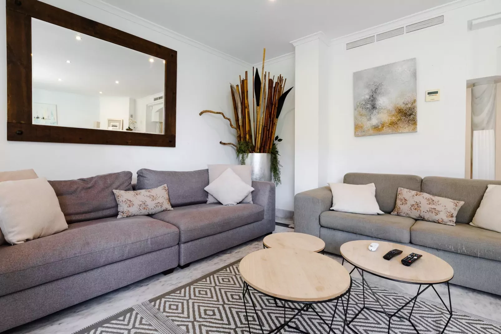White Pearl beach Elviria H1-Living room