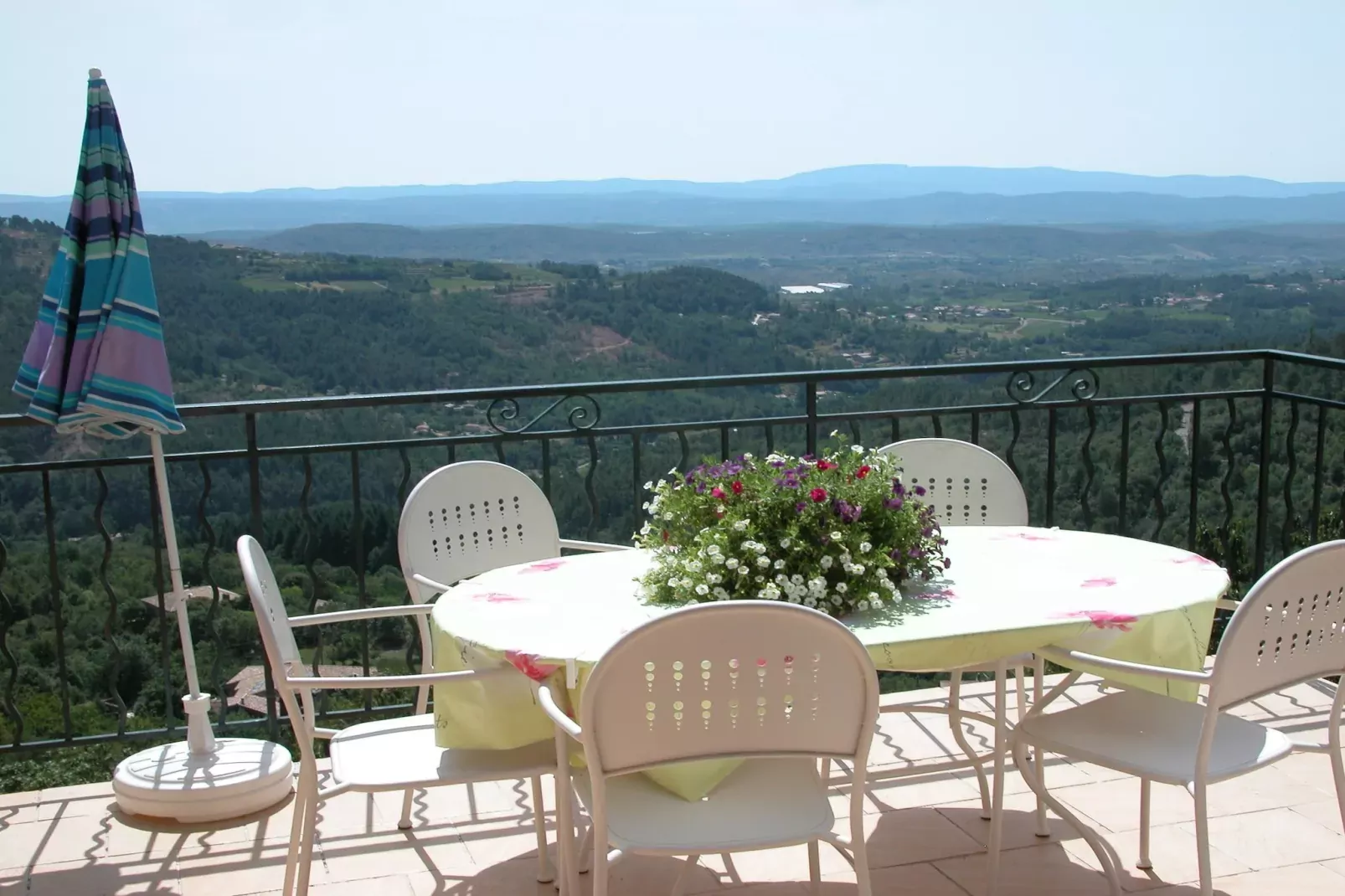 Villa Chassiers petit-Terrace balcony