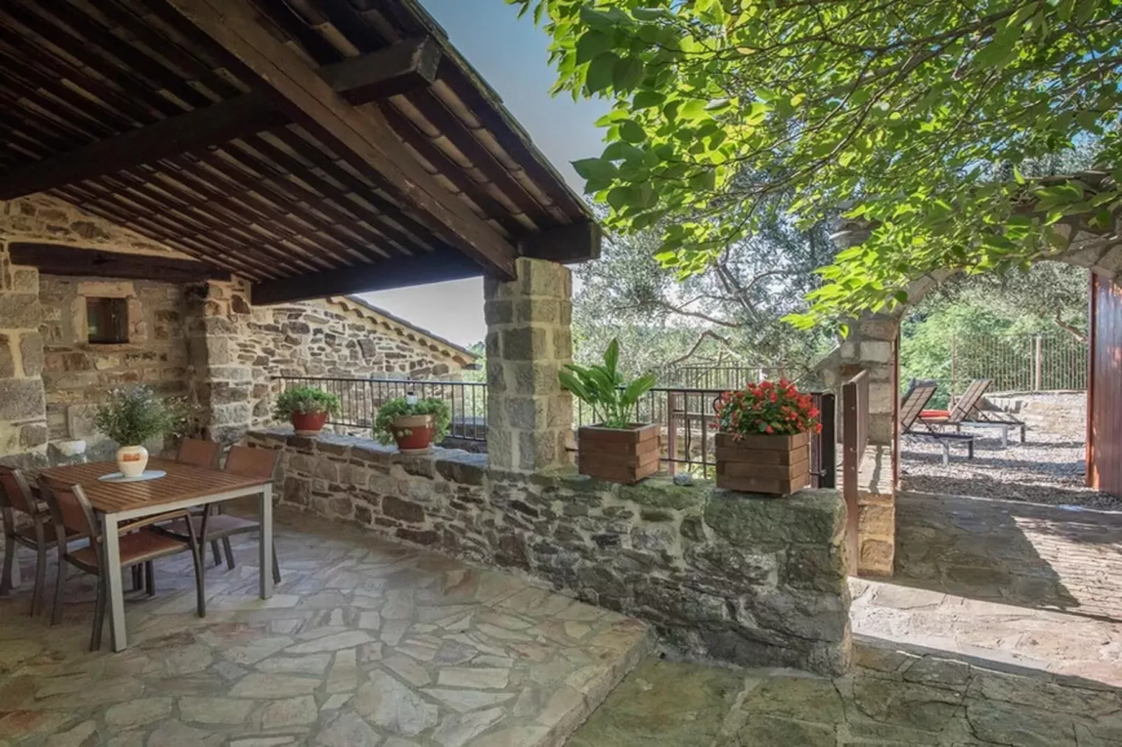 Villa Chassiers petit-Terrace balcony