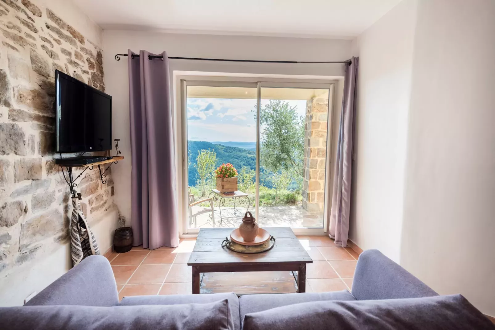 Maison de vacances Chassiers grand-Living room