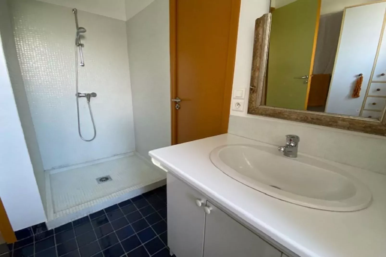 VILLA GRANGE-Bathroom