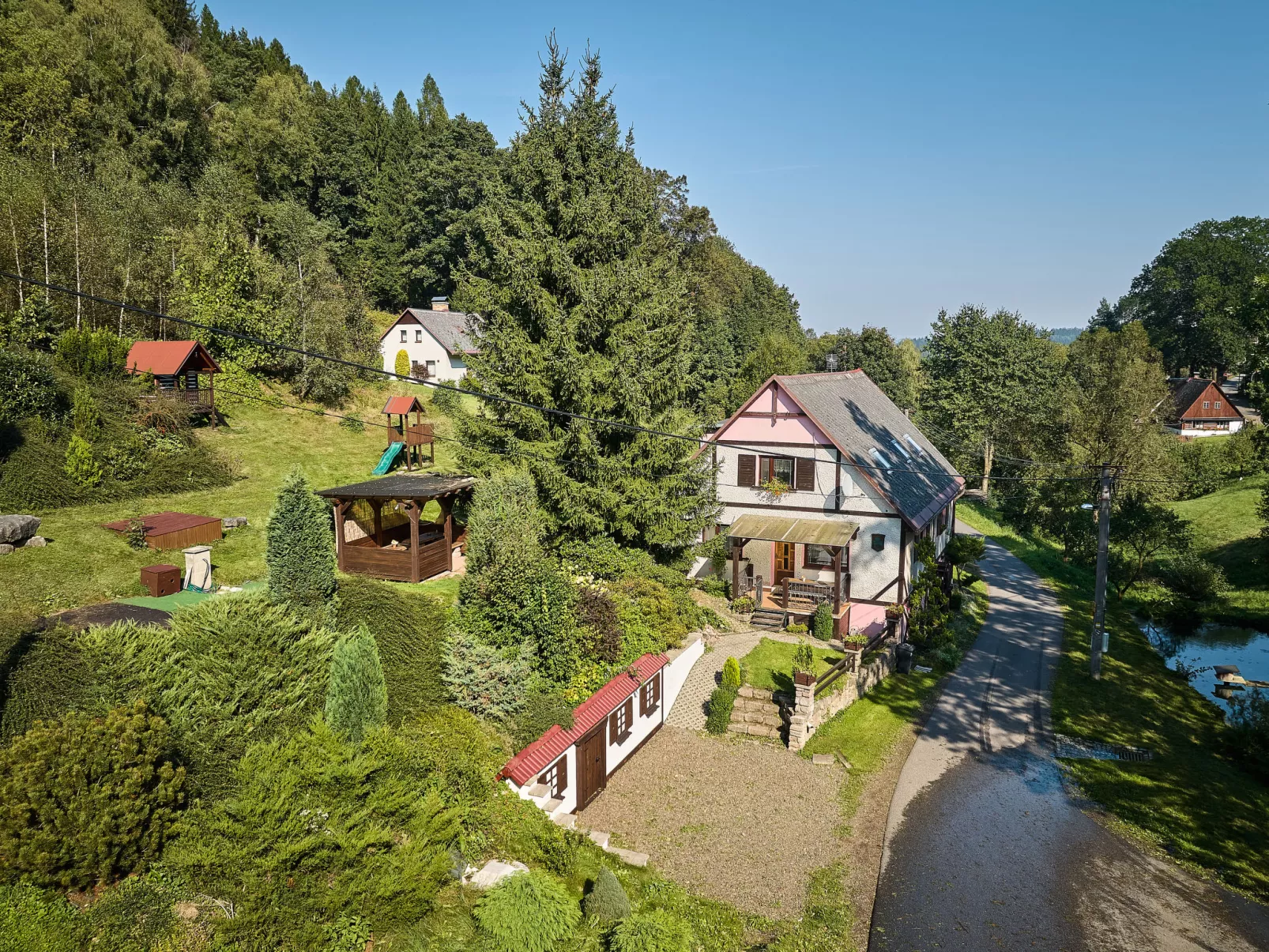Chlívce u Hronova-Outside