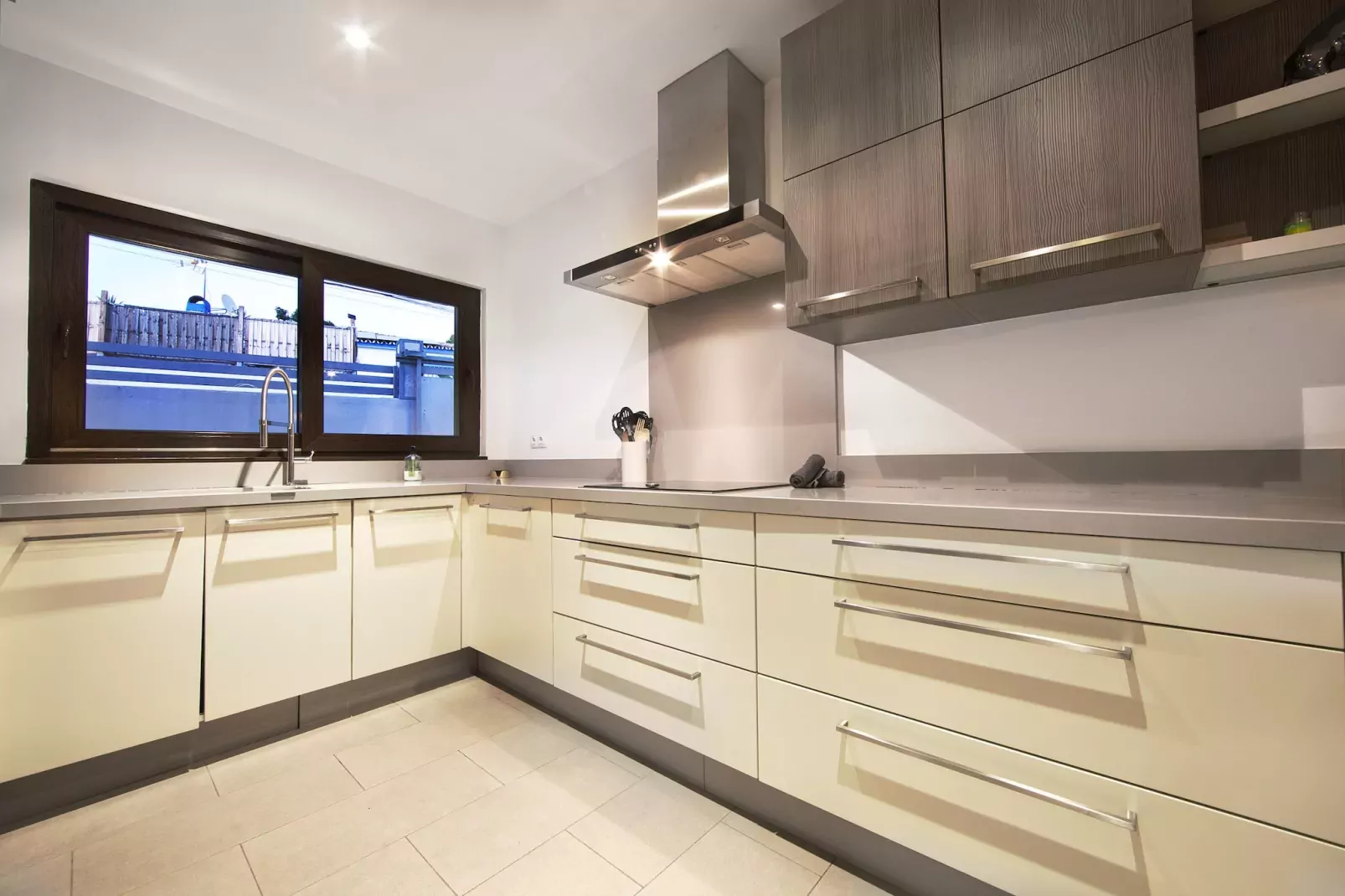 Modern Villa close to Costabella beach-Kitchen