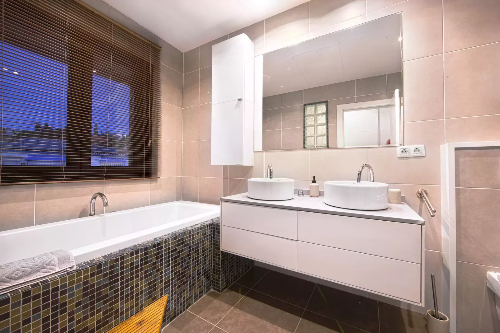 Modern Villa close to Costabella beach-Bathroom