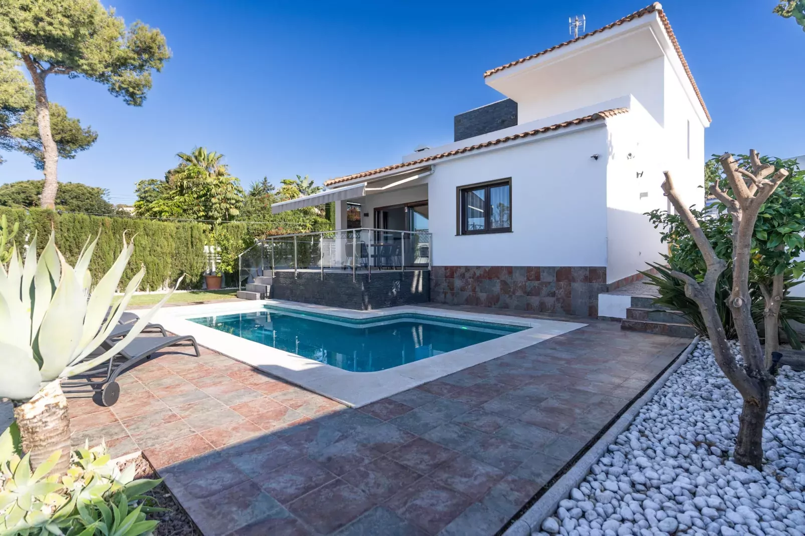 Modern Villa close to Costabella beach-Gardens summer
