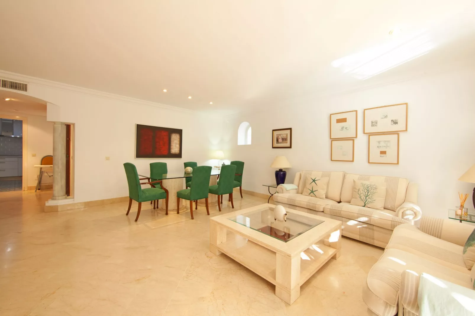 White Pearl Beach J4-Living room