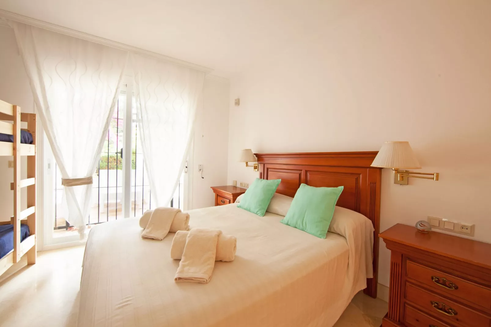 White Pearl Beach J4-Bedroom