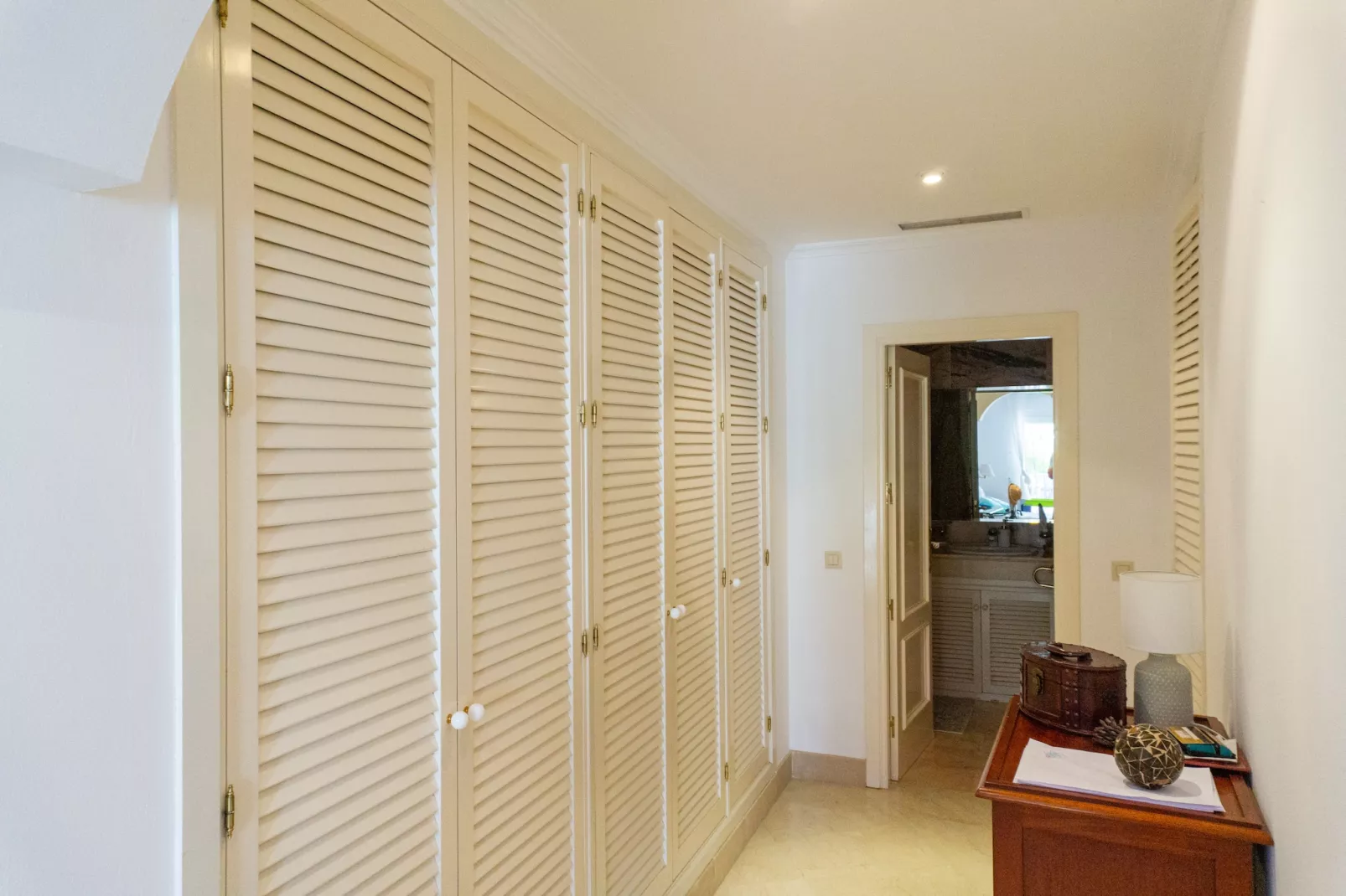 White Pearl Beach J4-Bedroom
