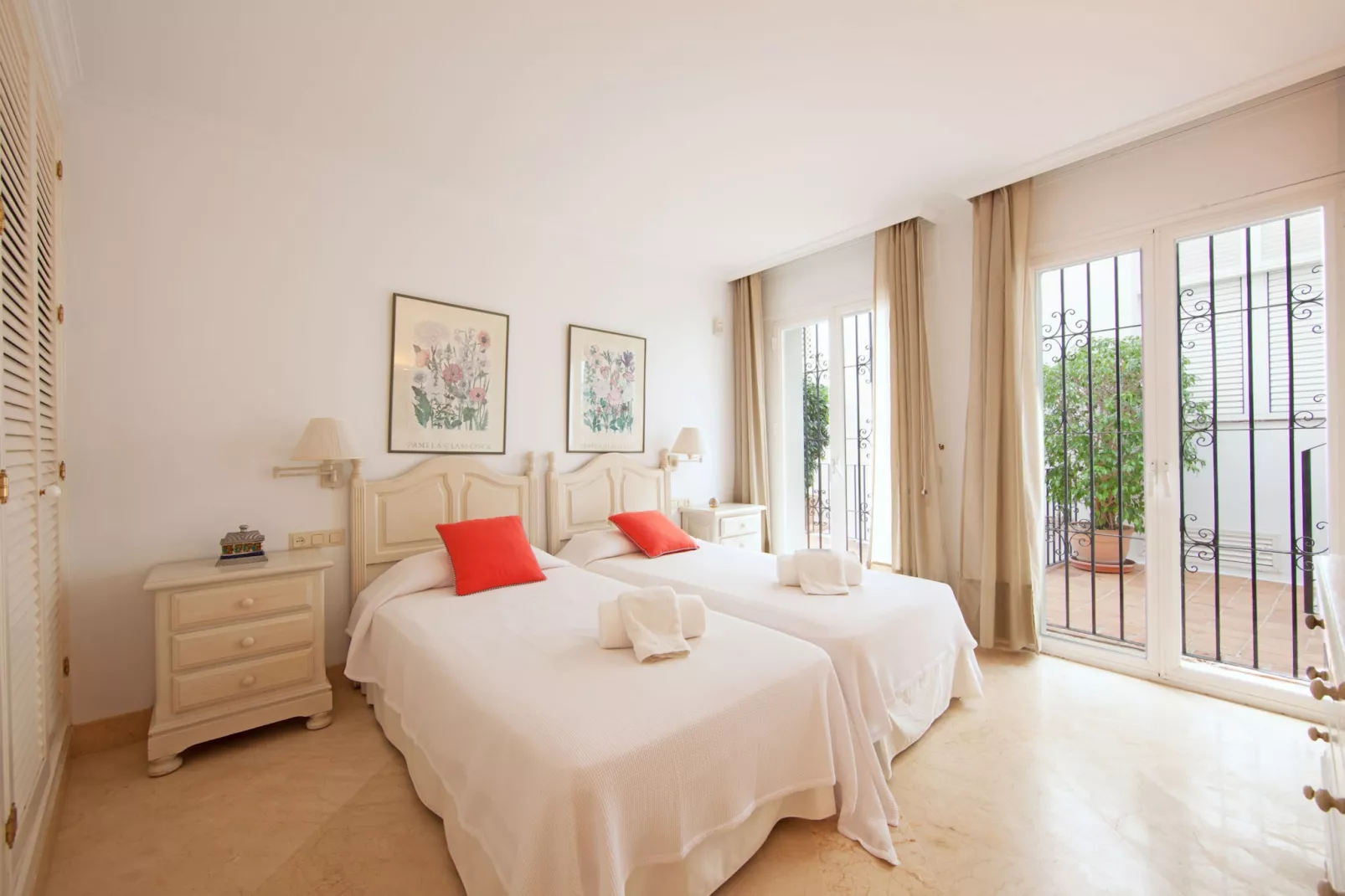 White Pearl Beach J4-Bedroom