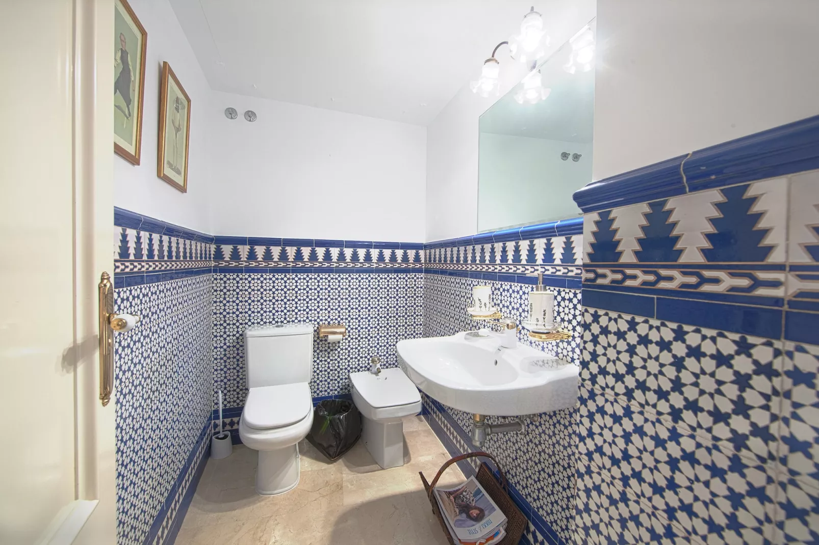 White Pearl Beach J4-Bathroom