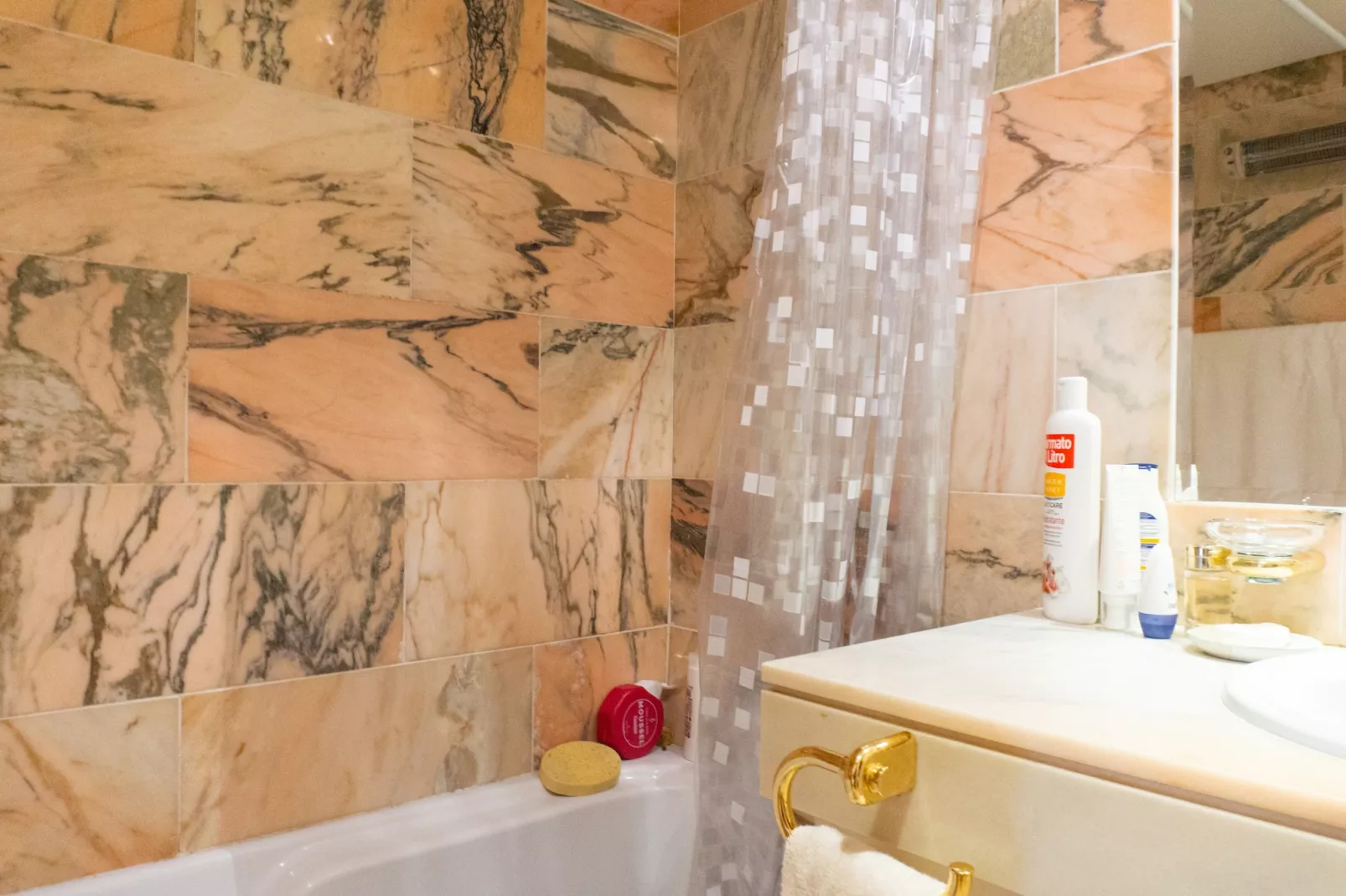 White Pearl Beach J4-Bathroom