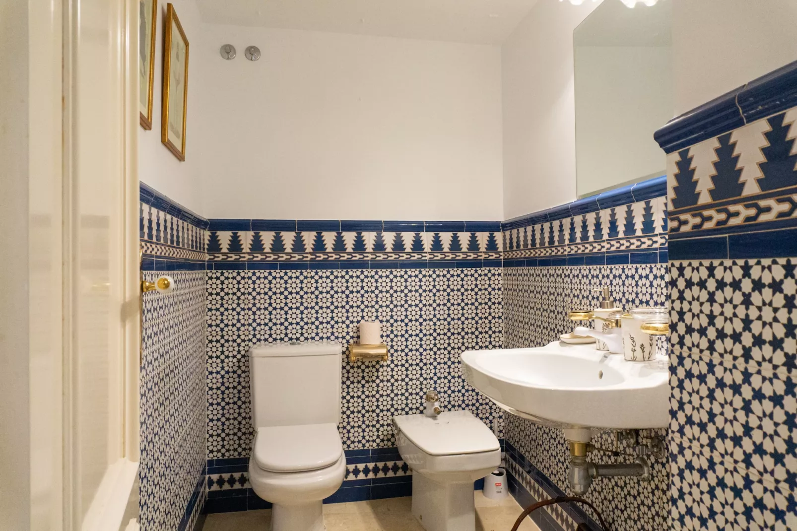 White Pearl Beach J4-Bathroom