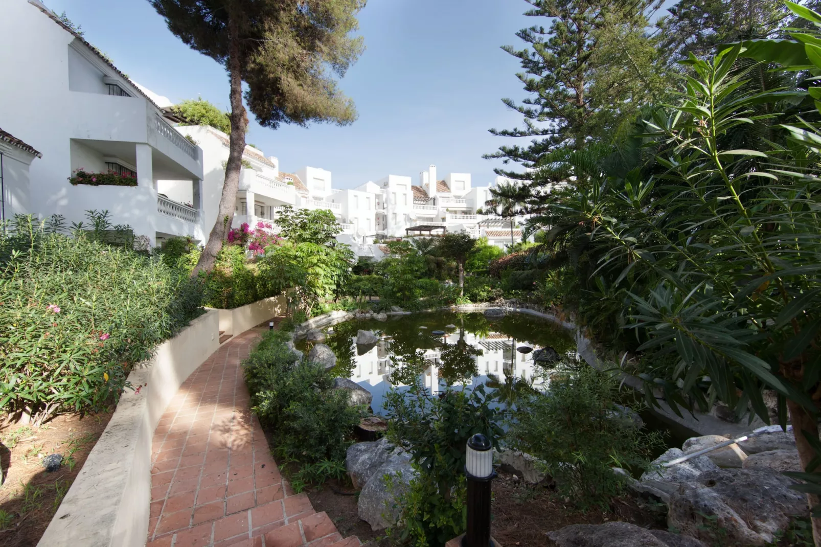 White Pearl Beach J4-Gardens summer