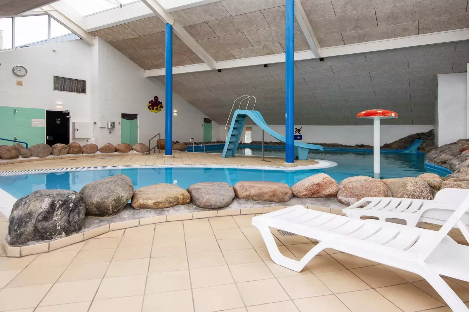 3 room,2 levels-Pool