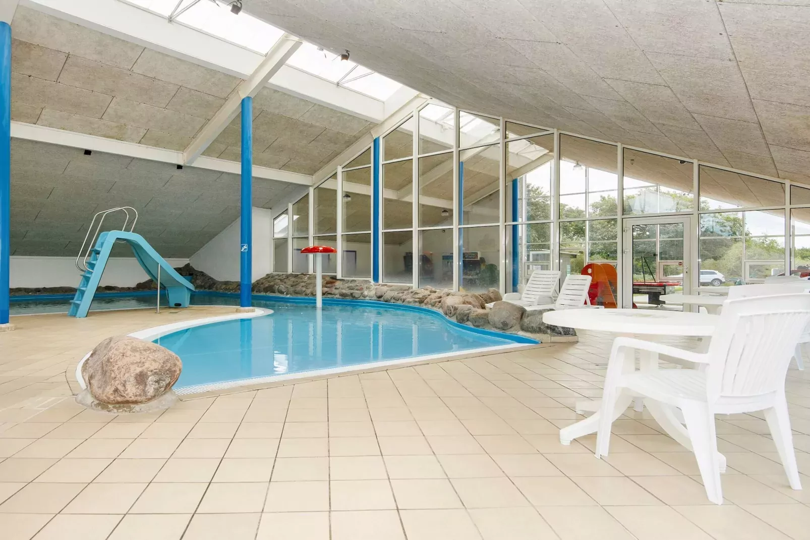 3 room,2 levels-Pool