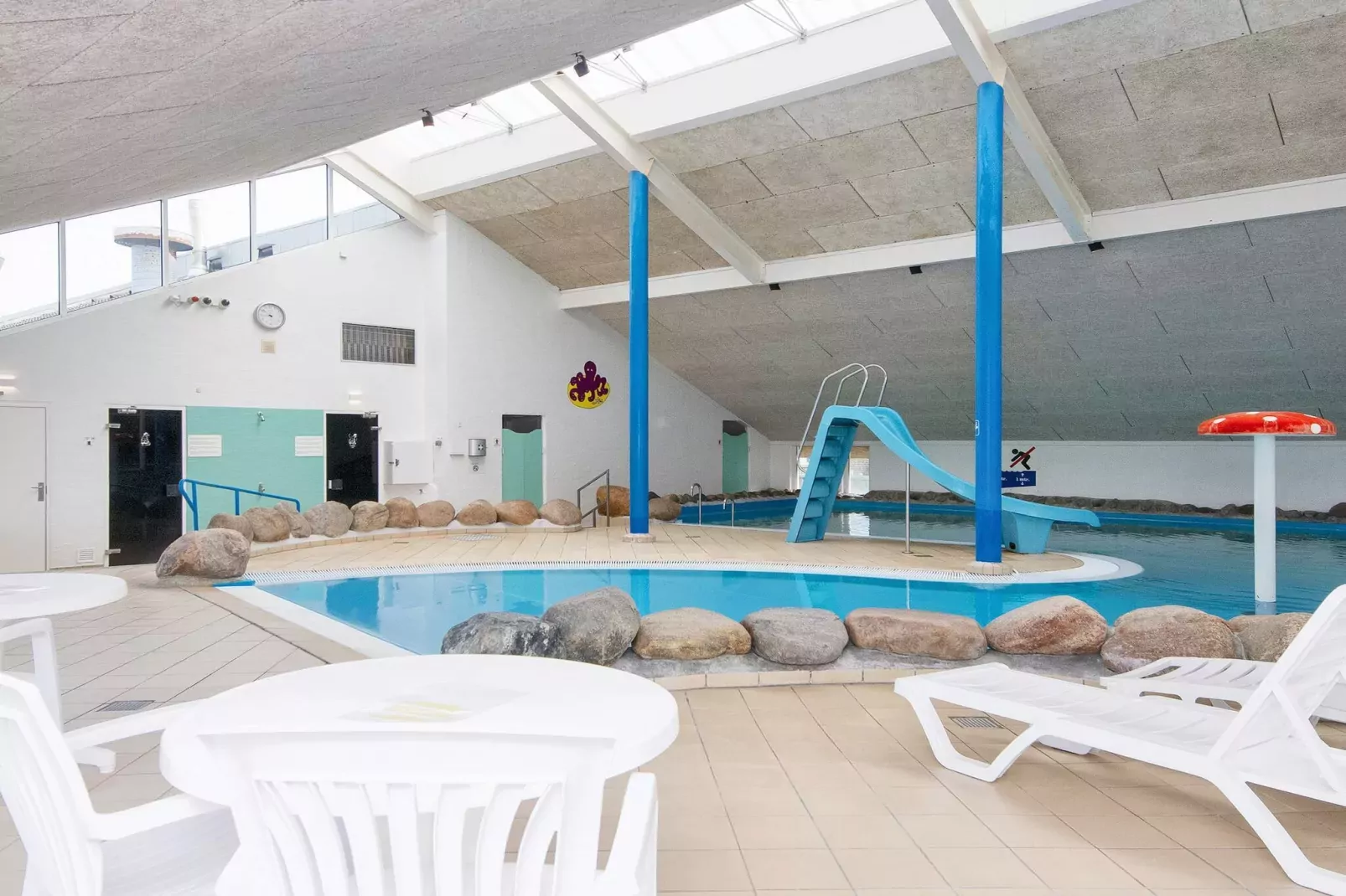 3 room,2 levels-Pool