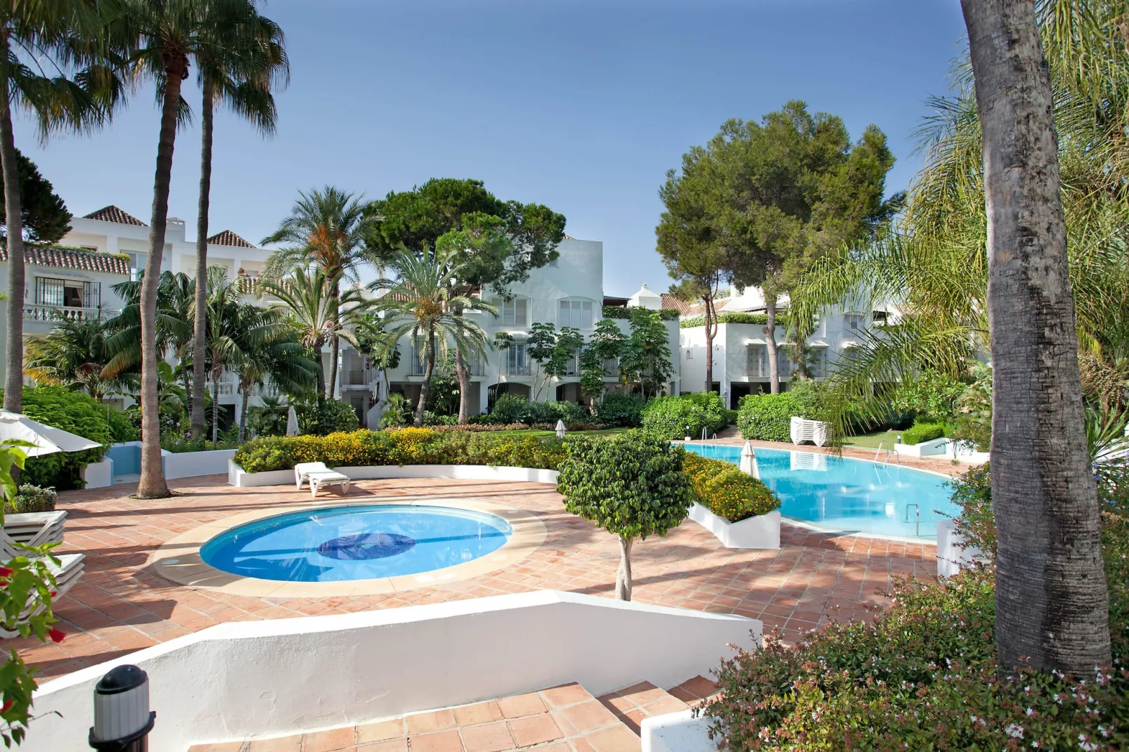 White Pearl Beach J4-Outdoor