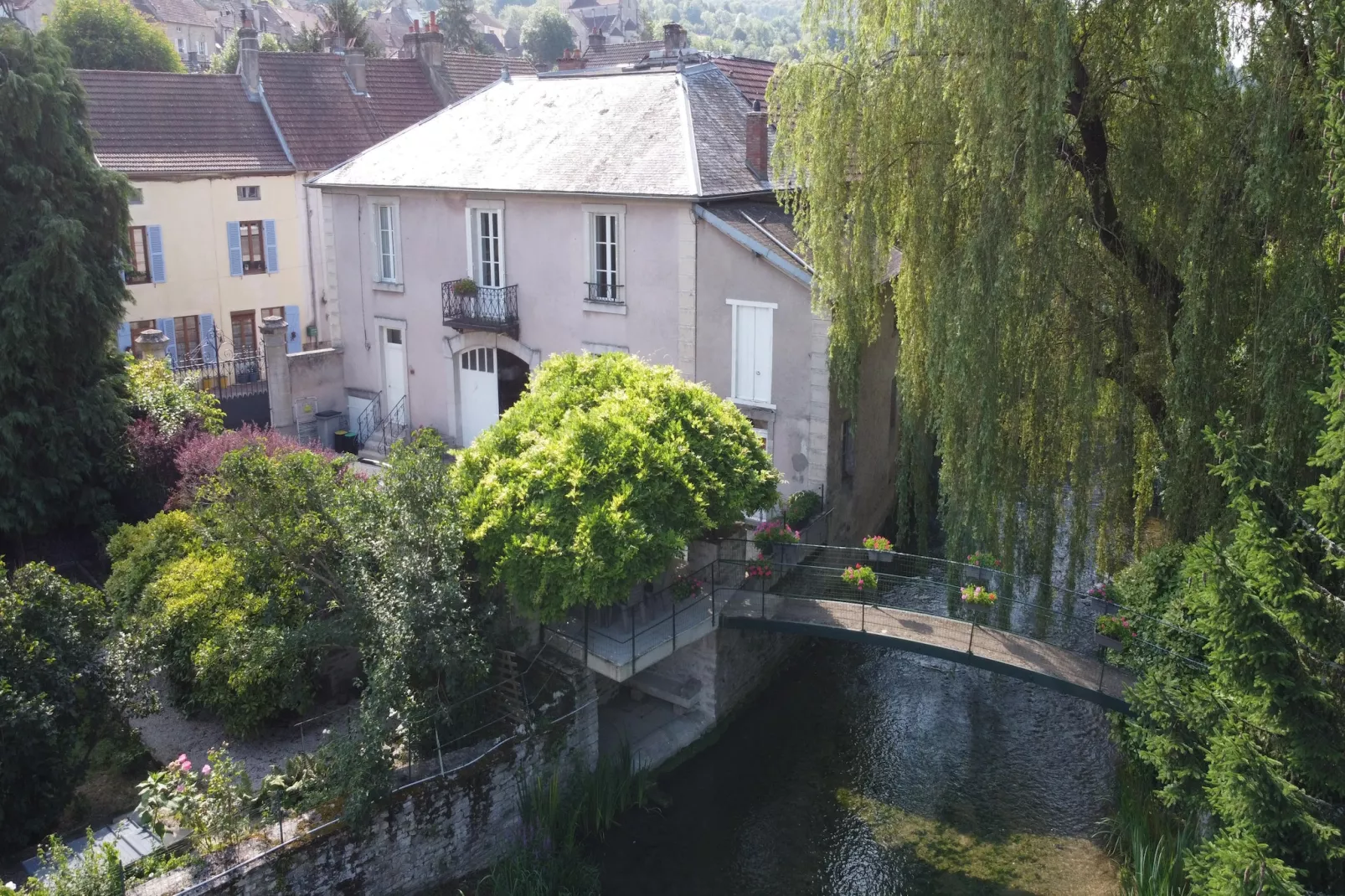 Bligny-sur-Ouche-Exterior summer