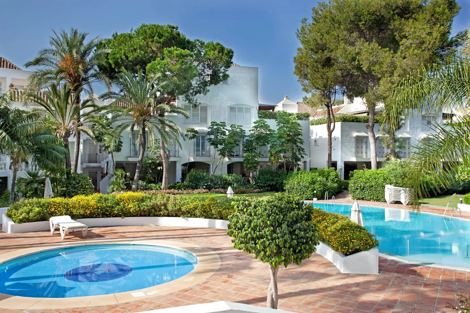 White Pearl Beach J4-Outdoor