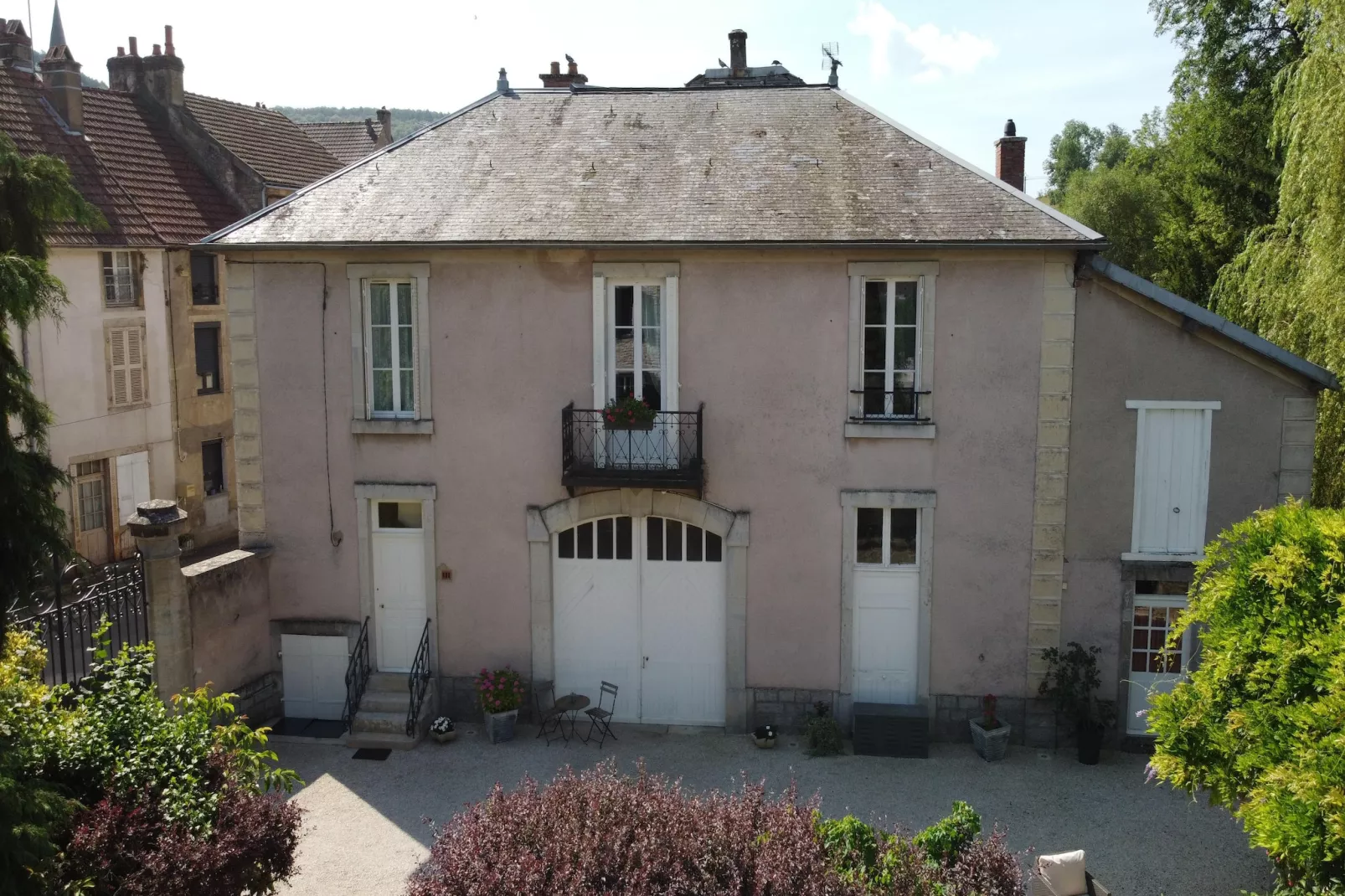 Bligny-sur-Ouche-Exterior summer