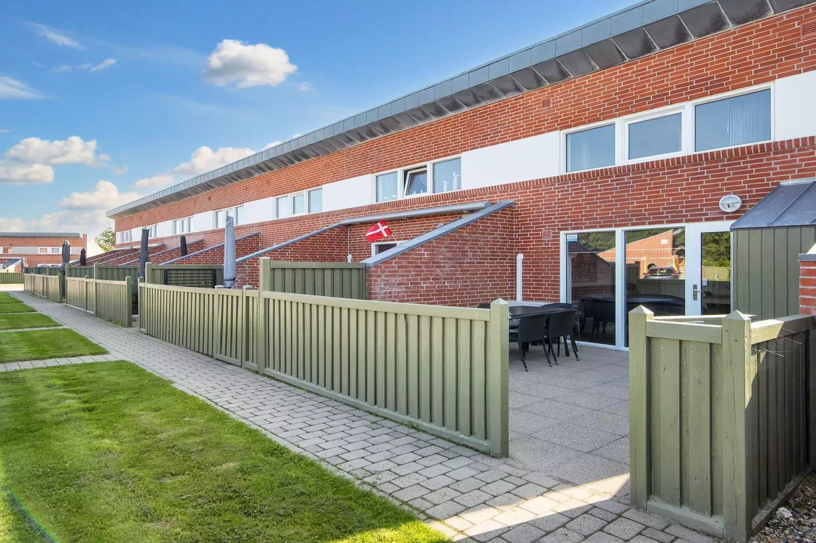 3 room,2 levels-Outdoor