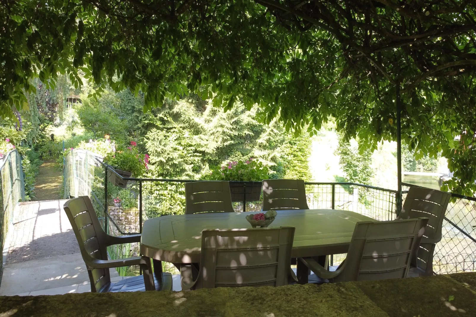Bligny-sur-Ouche-Terrace balcony