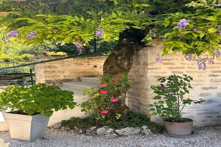 Bligny-sur-Ouche-Gardens summer
