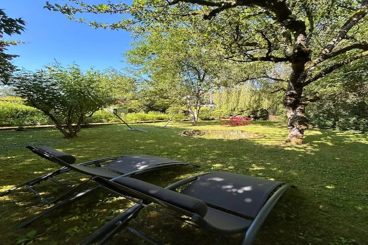 Bligny-sur-Ouche-Gardens summer