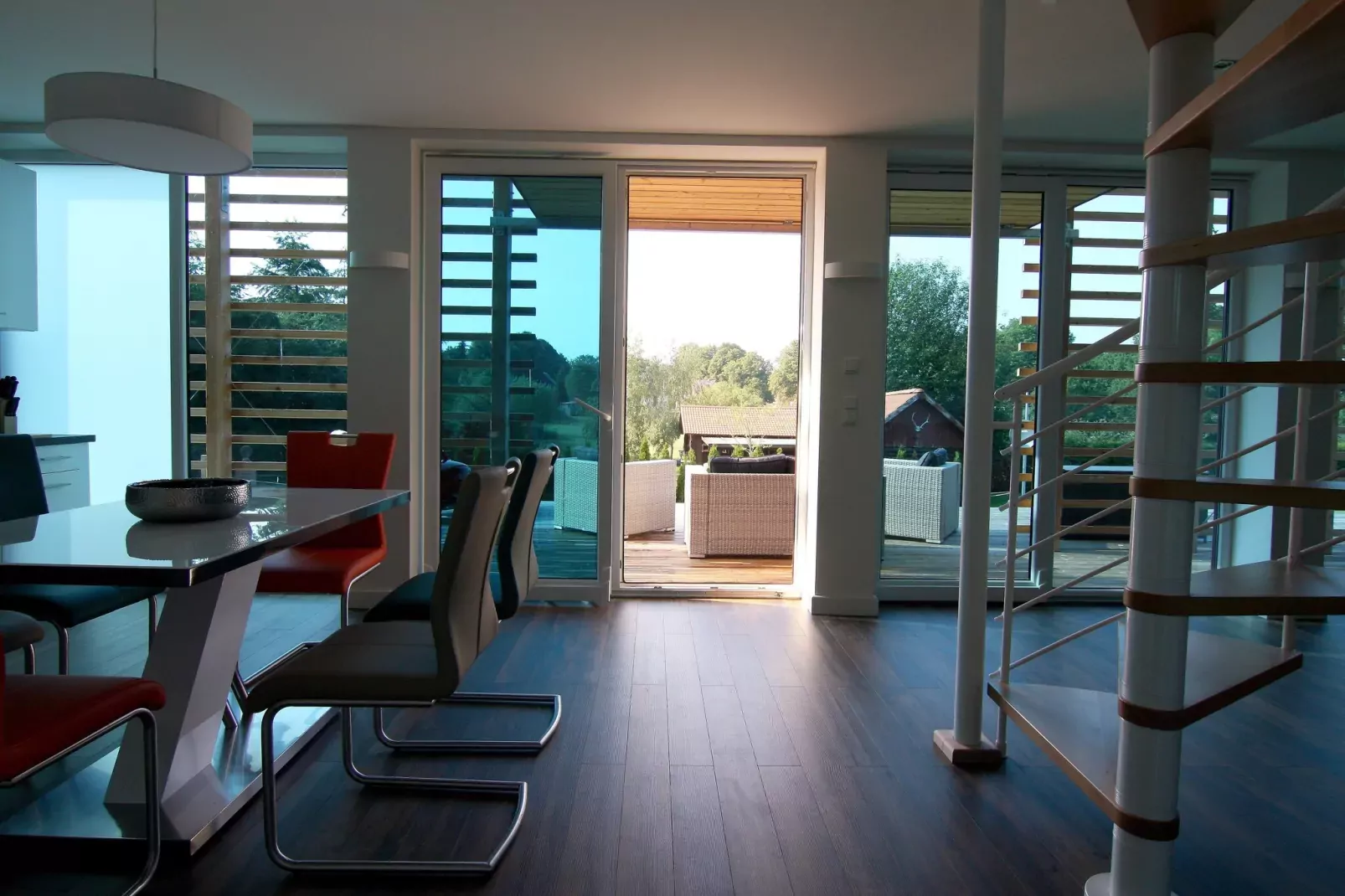 Maria Haus 1 links 80 qm-Dining room