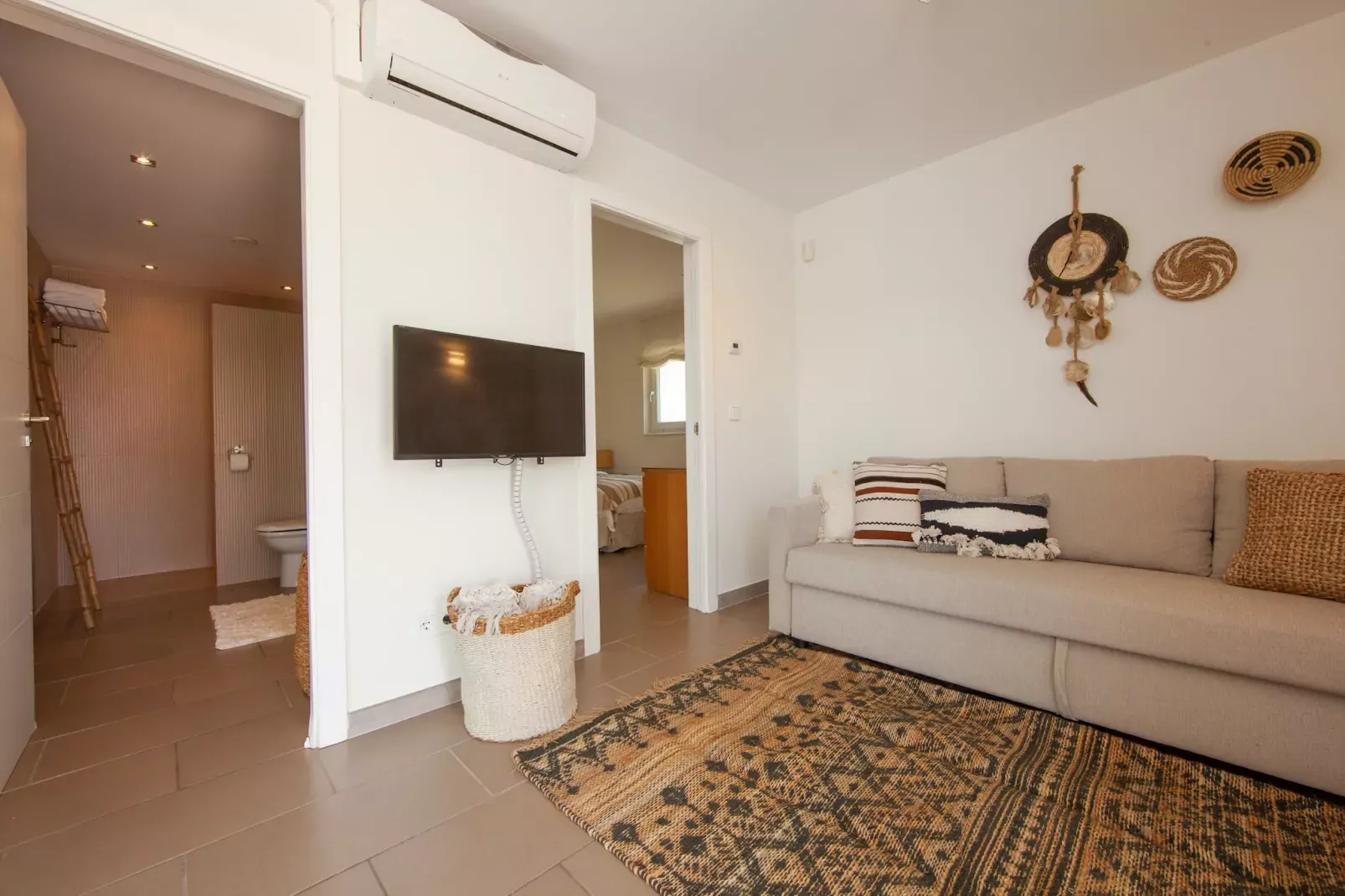 Villa Madrugada, beachside villa in Costabella-Salon