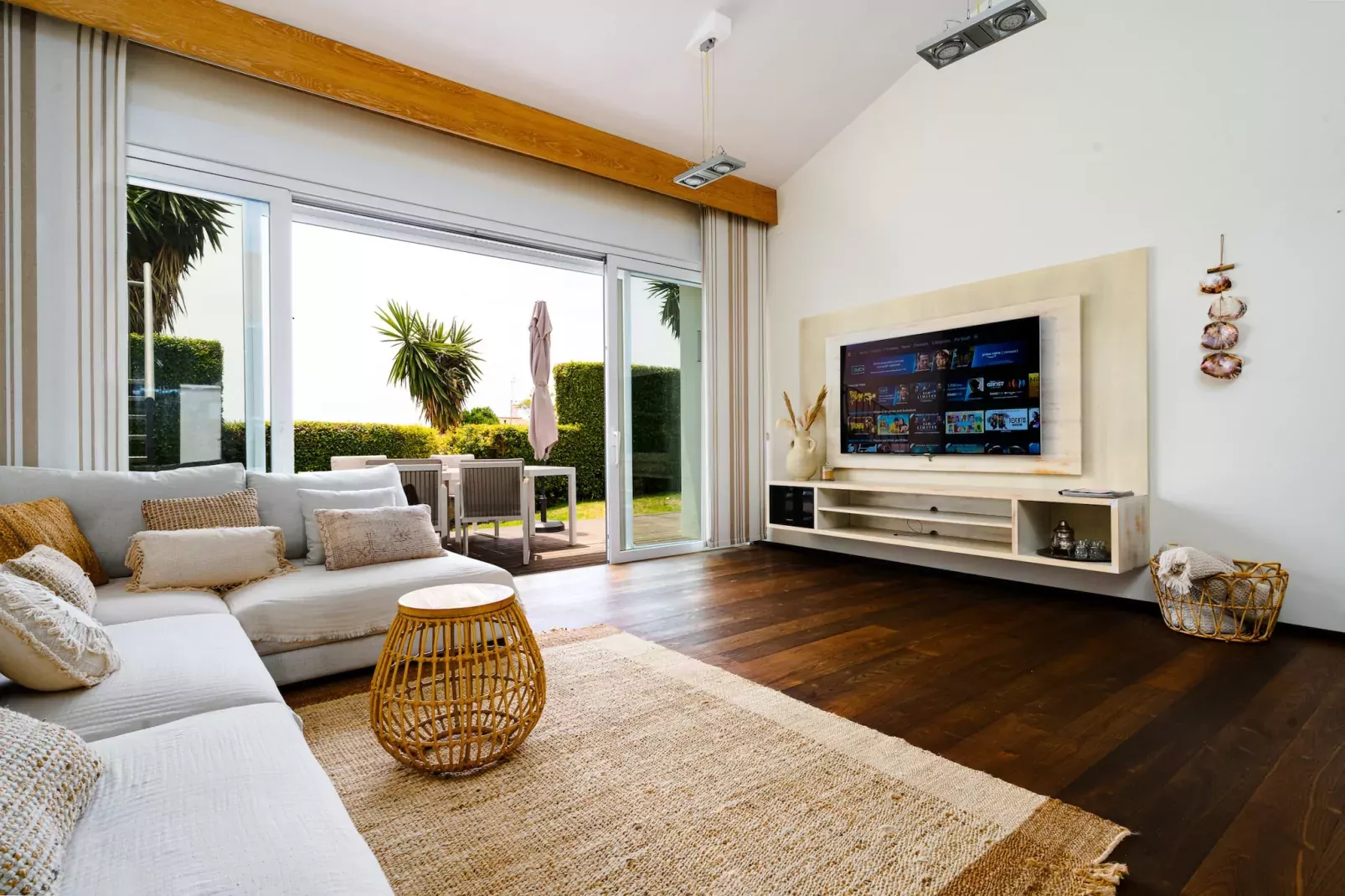 Villa Madrugada, beachside villa in Costabella-Salon
