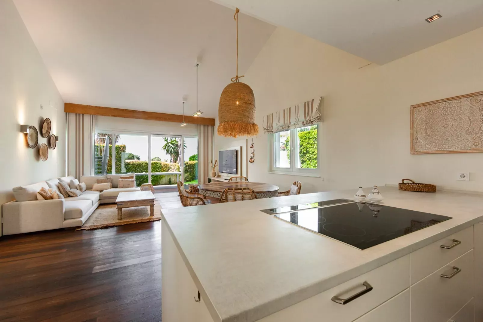 Villa Madrugada, beachside villa in Costabella-Cuisine