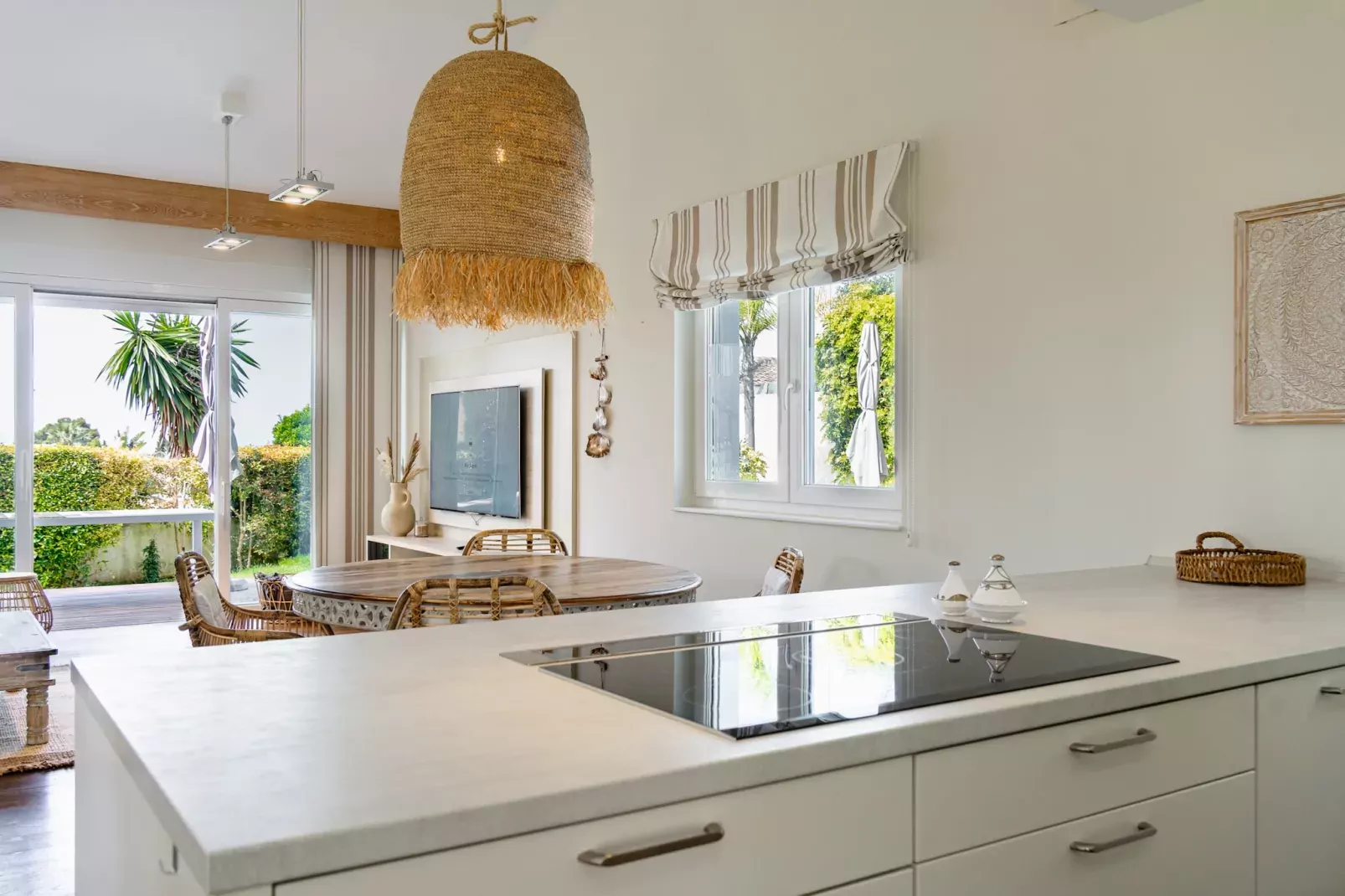 Villa Madrugada, beachside villa in Costabella-Cuisine