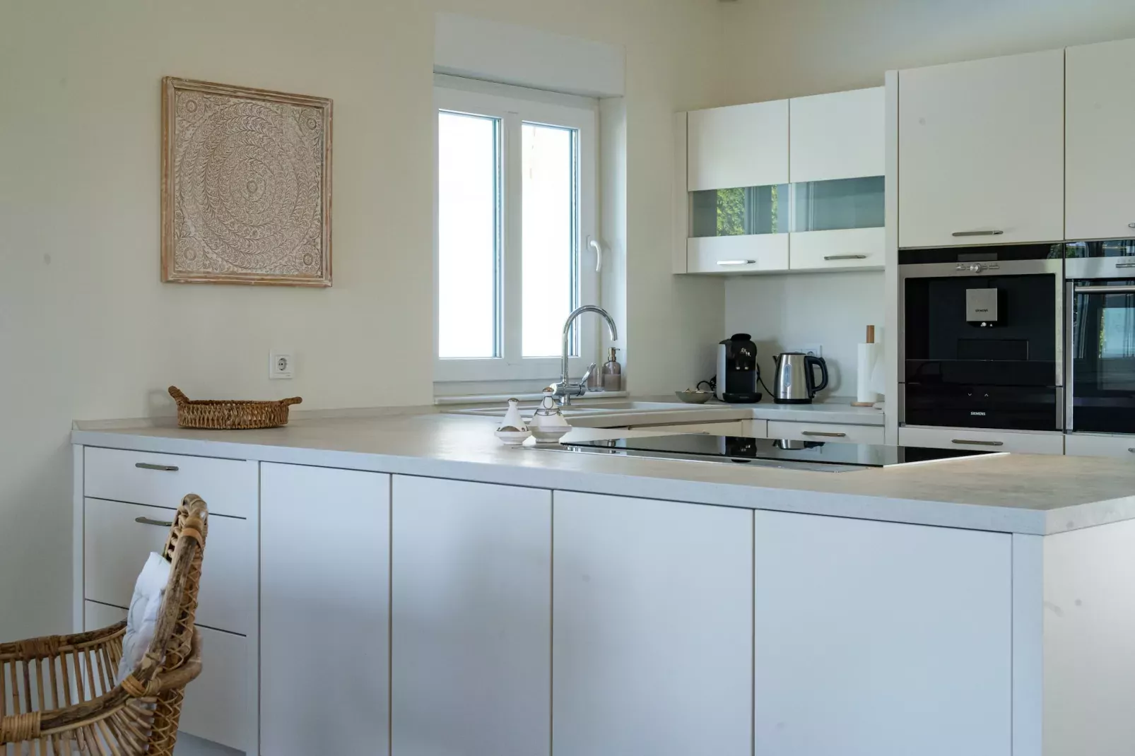 Villa Madrugada, beachside villa in Costabella-Cuisine