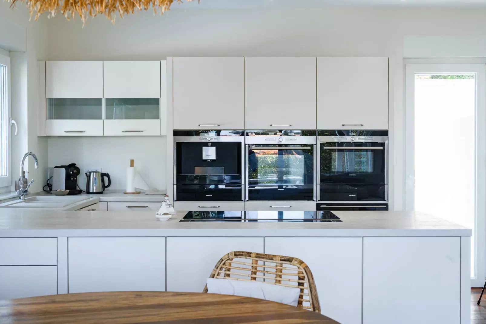 Villa Madrugada, beachside villa in Costabella-Cuisine