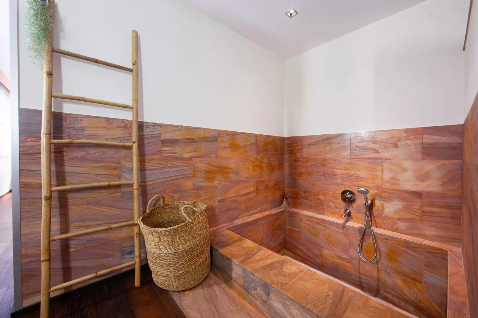 Villa Madrugada, beachside villa in Costabella-Salle de bain