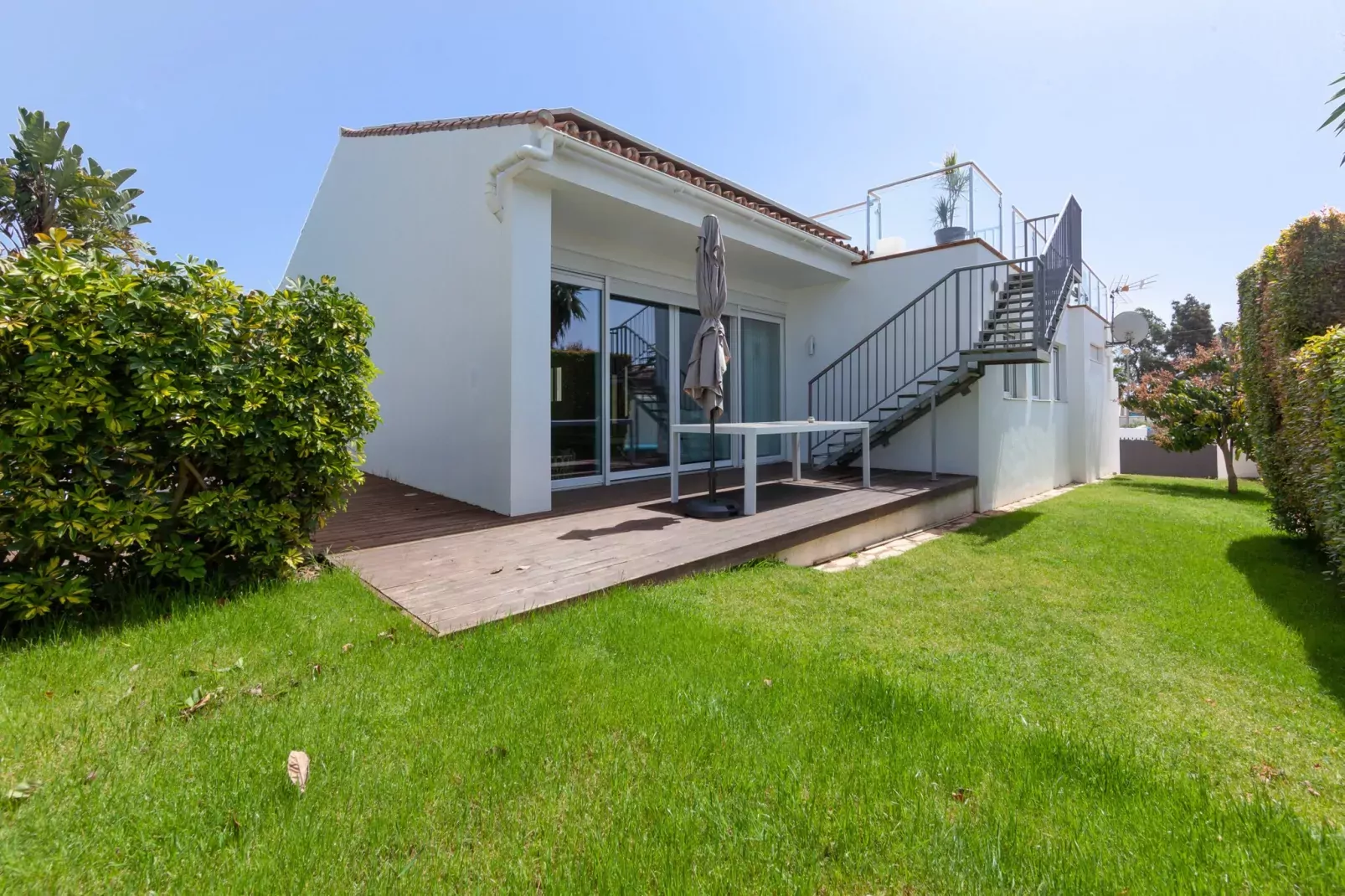 Villa Madrugada, beachside villa in Costabella-Jardin d'été