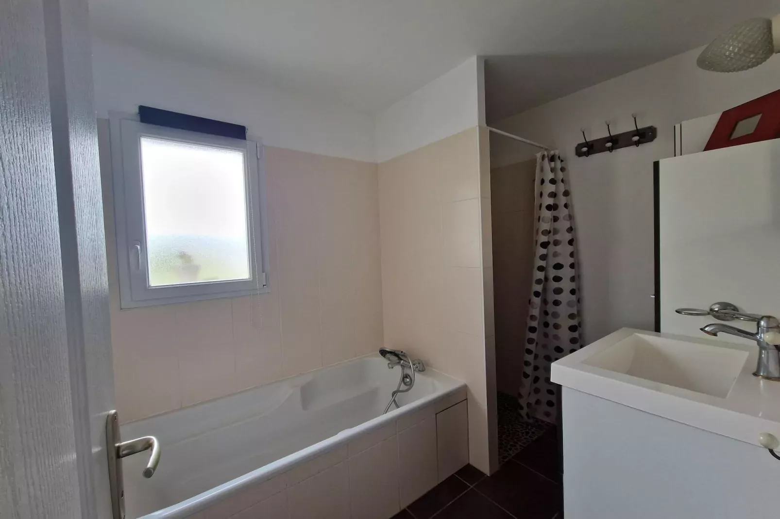 Pretty holiday home in palm garden near coast Pleubian-Bathroom