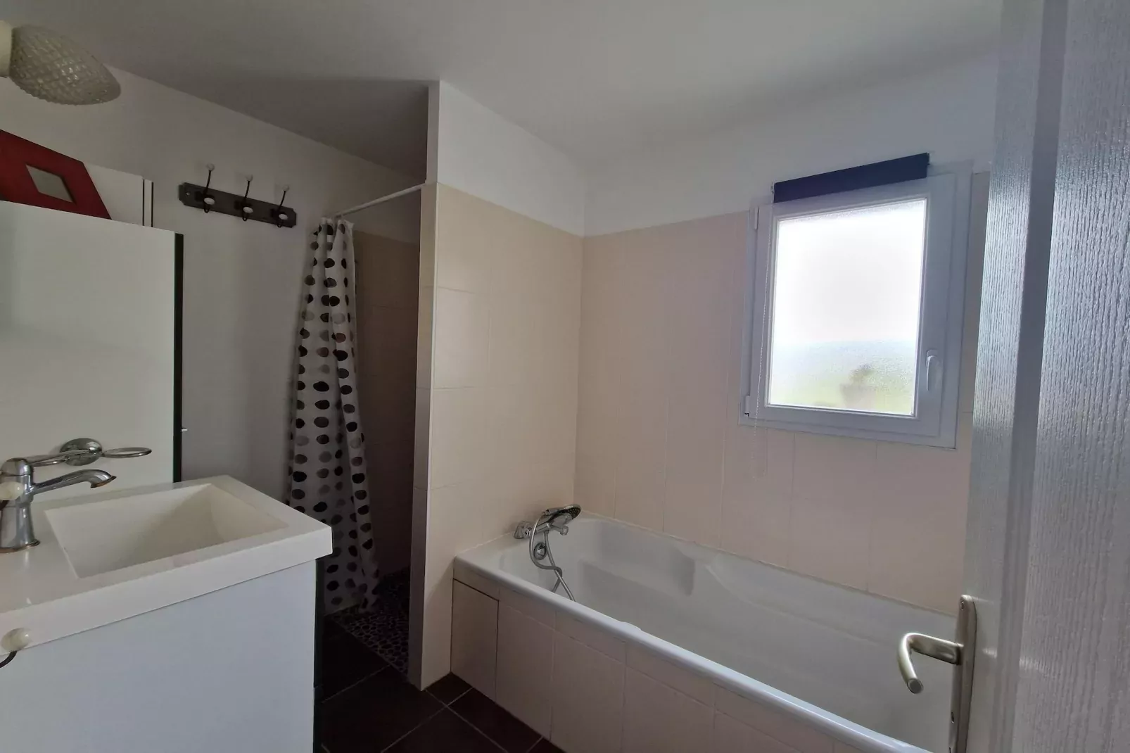 Pretty holiday home in palm garden near coast Pleubian-Bathroom