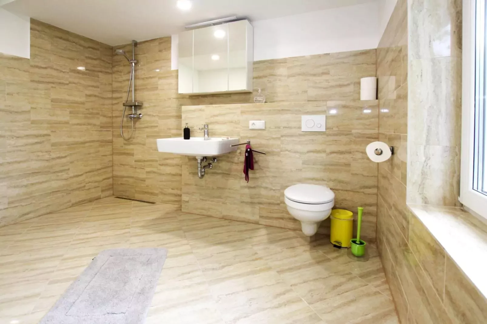 Reihenhaus Rotkehlchen-Bathroom