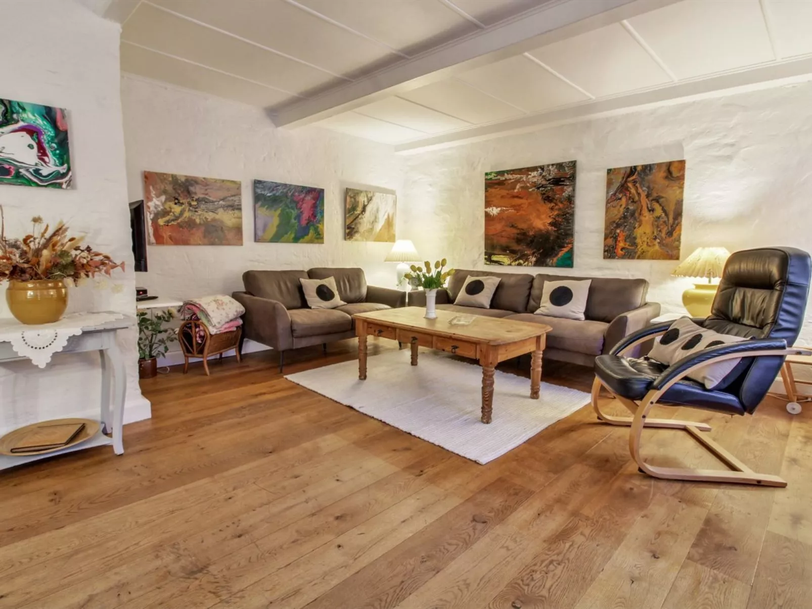 "Ajna" - 9.8km from the sea-Inside