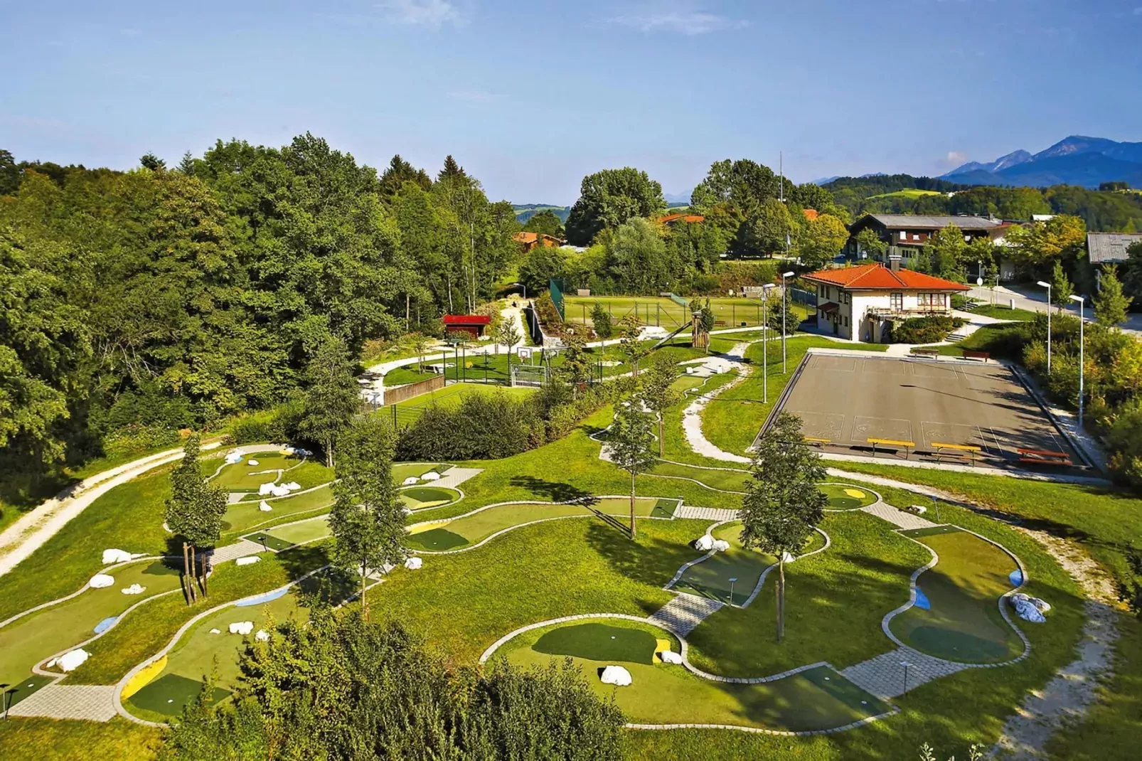 Holiday village Vorauf, Siegsdorf-Typ F, 3-Raum-App., Typ Traunstein, 81 qm-Gebiete Sommer 1 km