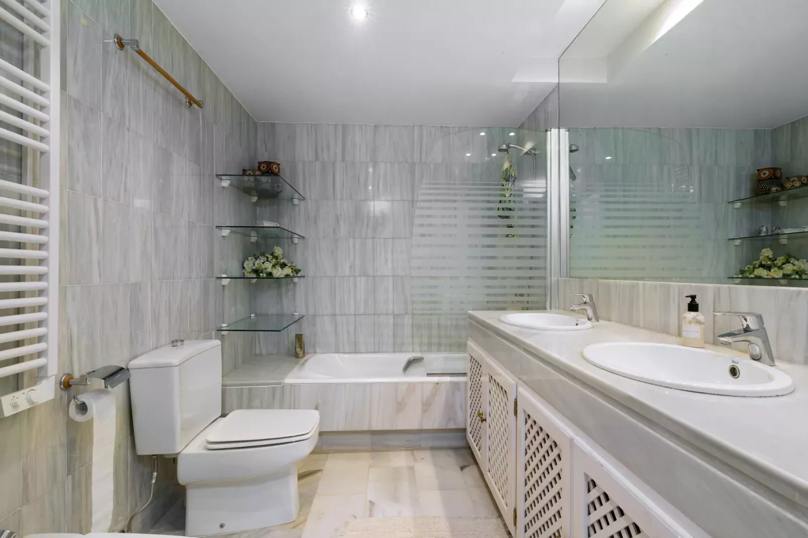 La Mairena 54-Bathroom