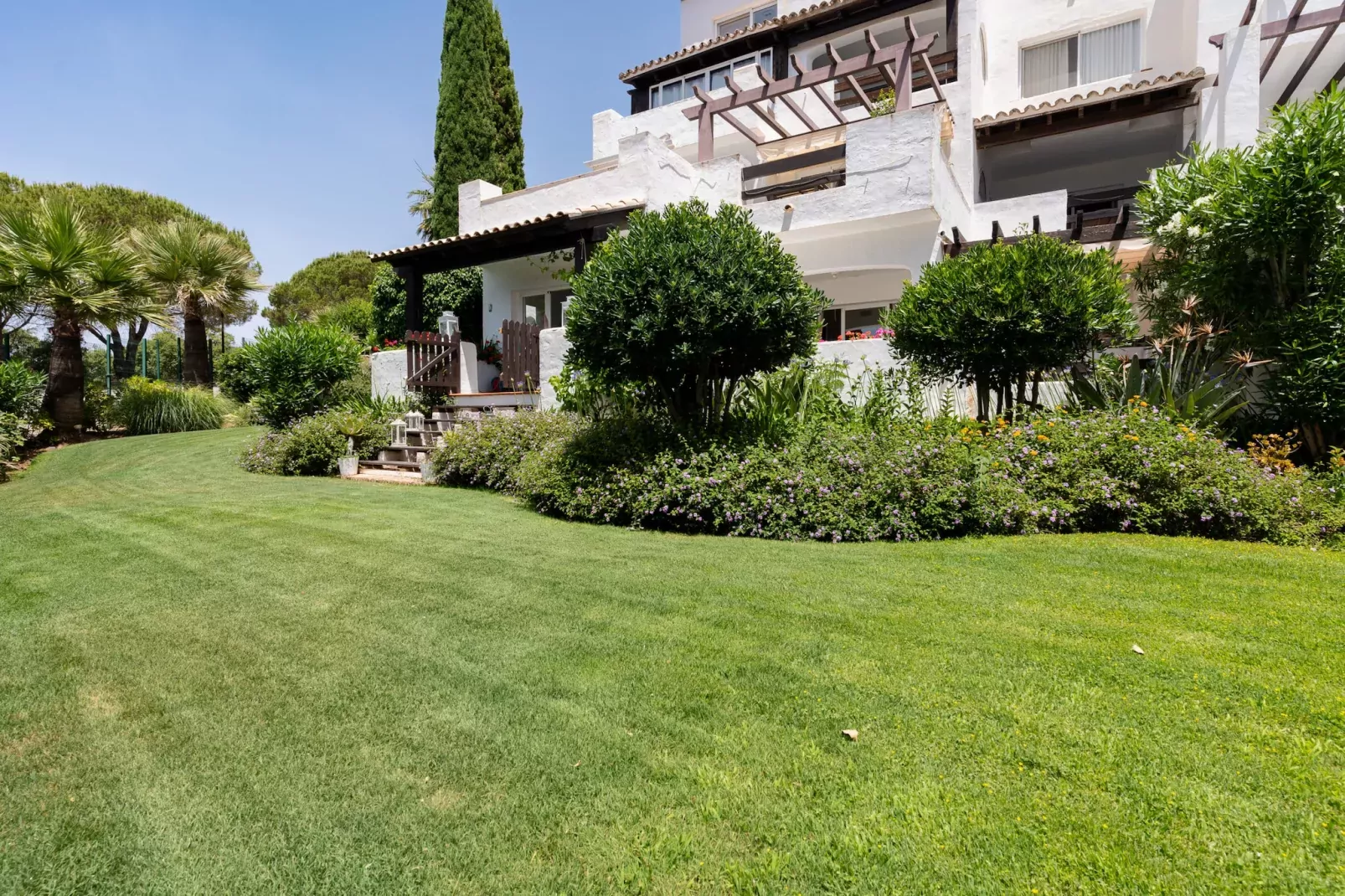 La Mairena 54-Gardens summer