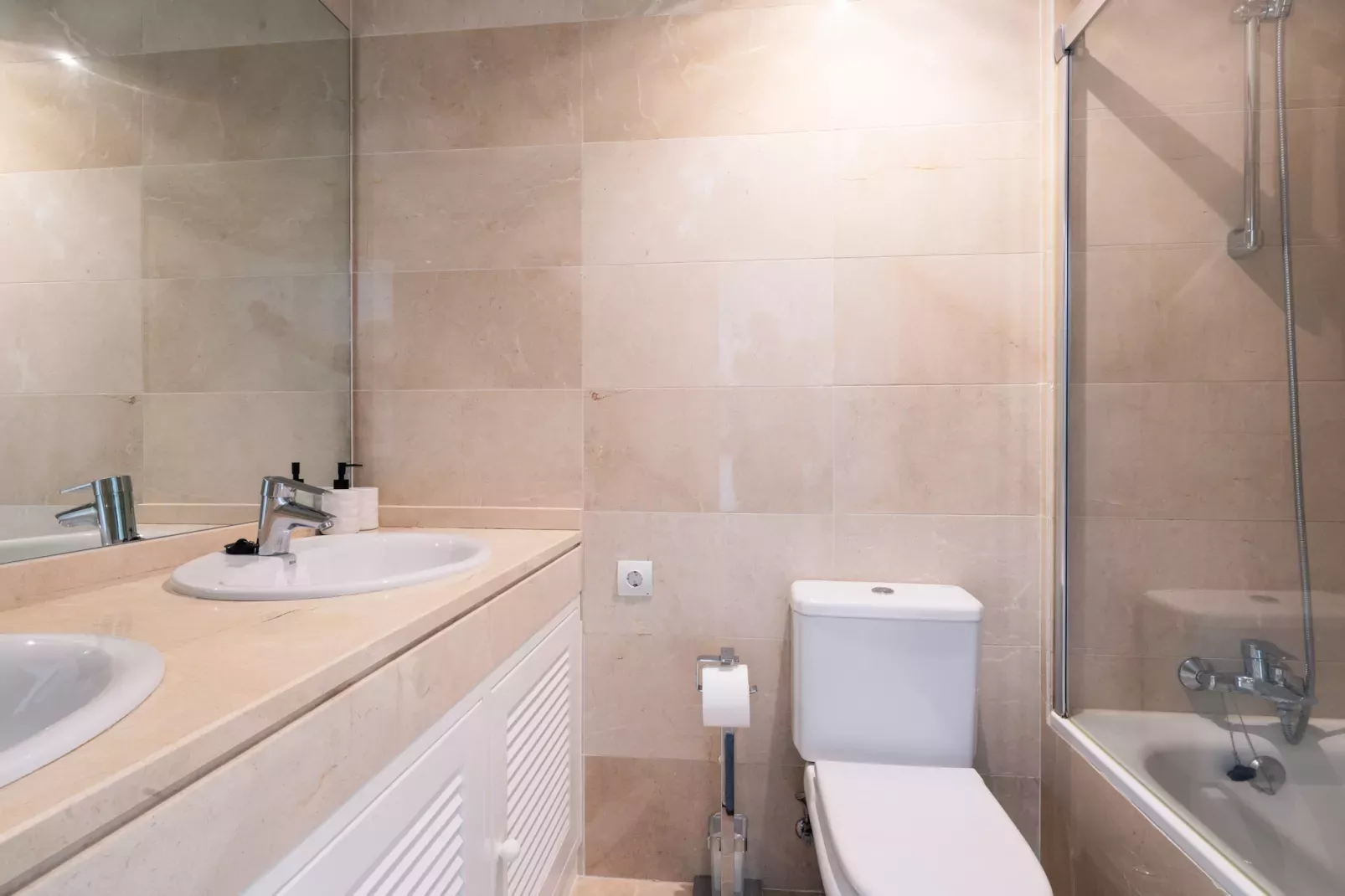 El Bosque de la Mairena-Bathroom