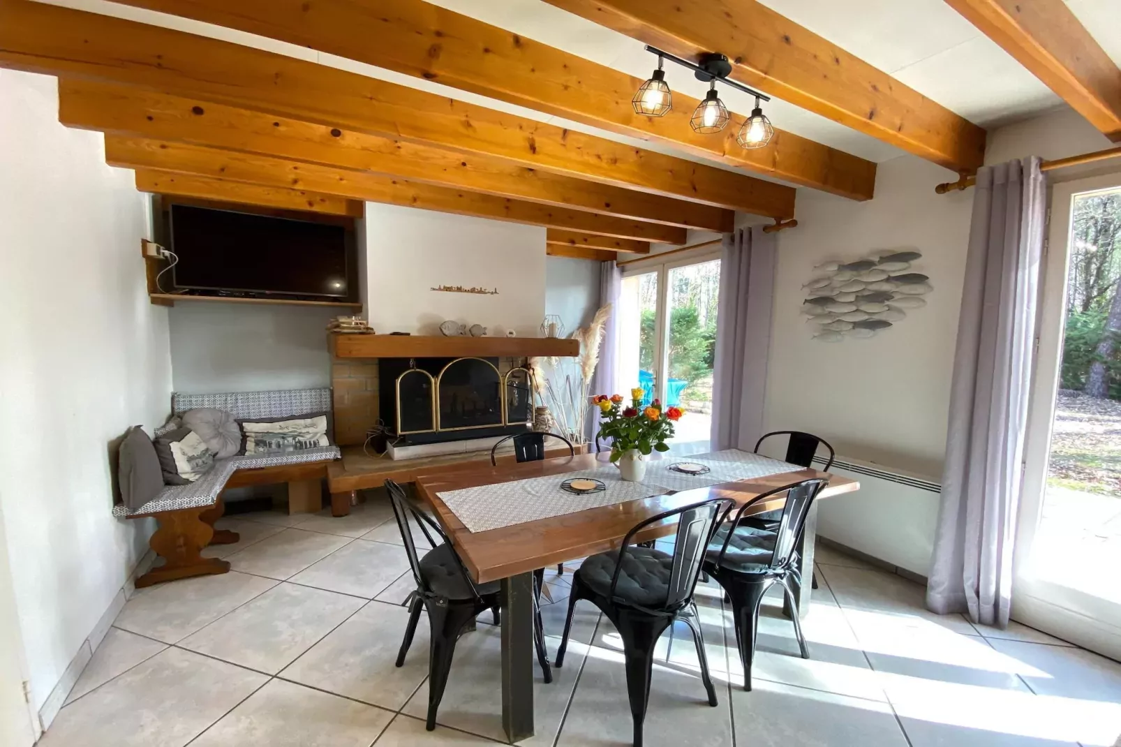 Holiday home Grayan-et-l'Hôpital-Salle à manger