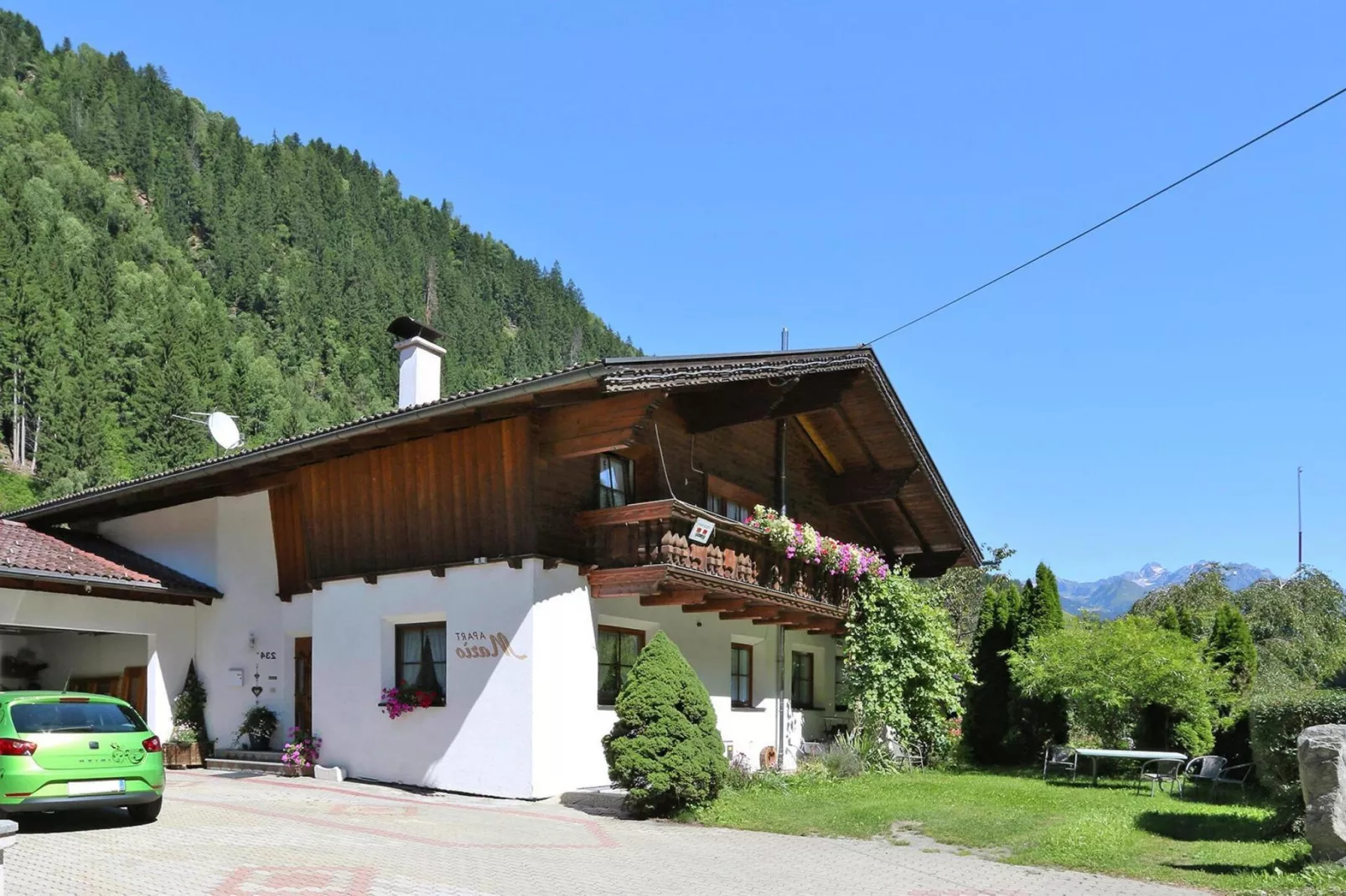 Apart Mario-Exterior summer