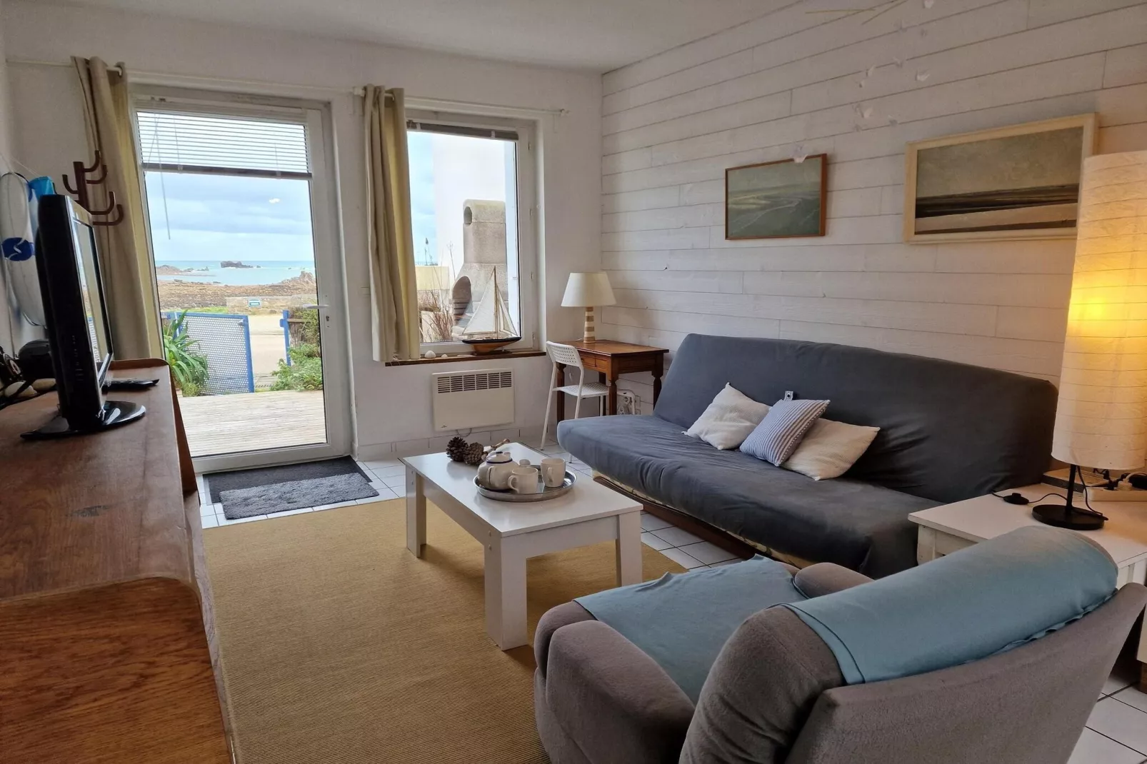 Apartment in top location with fantastic sea view Primel Plougasnou-Living room